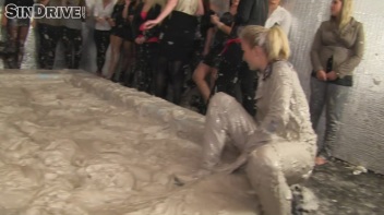 Muddy Wrestling: Jenny Lee vs. Liana Screencap 42 on www.sinx.com