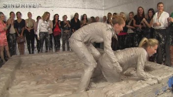 Muddy Wrestling: Jenny Lee vs. Liana Screencap 49 on www.sinx.com