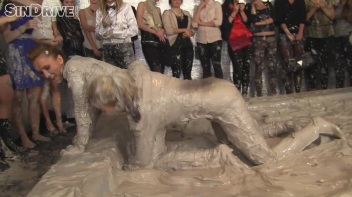 Muddy Wrestling: Jenny Lee vs. Liana Screencap 56 on www.sinx.com