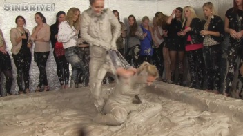 Muddy Wrestling: Jenny Lee vs. Liana Screencap 64 on www.sinx.com