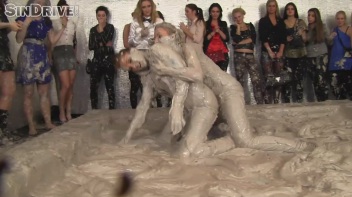 Muddy Wrestling: Jenny Lee vs. Liana Screencap 69 on www.sinx.com