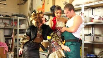 Extreme Fashionistas Keep It On For Hardcore Screencap 14 on www.sinx.com