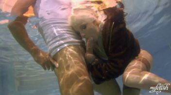 Underwater Suck and Fuck Screencap 91 on www.sinx.com