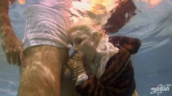 Underwater Suck and Fuck Screencap 93 on www.sinx.com