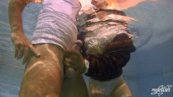 Underwater Suck and Fuck Screencap 95 on www.sinx.com