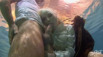 Underwater Suck and Fuck Screencap 101 on www.sinx.com