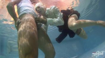 Underwater Suck and Fuck Screencap 105 on www.sinx.com