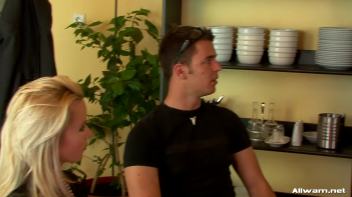 Don't Piss Off This Waitress! Screencap 38 on www.sinx.com