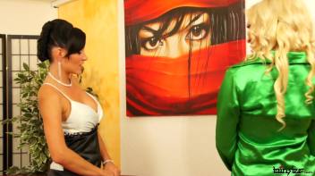 Art Gallery Surprise Screencap 4 on www.sinx.com