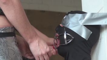 Doppelt geblasnene Gummischwänze Screencap 6 on www.sinx.com