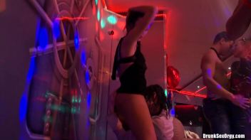 Valentine's Day Vaginas Part 6 - Shower Cam Screencap 71 on www.sinx.com