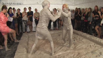 Muddy Wrestling: Sharka Blue vs. Tanya Screencap 51 on www.sinx.com