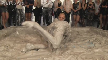 Muddy Wrestling: Sharka Blue vs. Tanya Screencap 52 on www.sinx.com