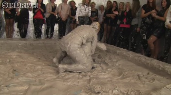 Muddy Wrestling: Sharka Blue vs. Tanya Screencap 53 on www.sinx.com