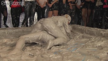 Muddy Wrestling: Sharka Blue vs. Tanya Screencap 60 on www.sinx.com