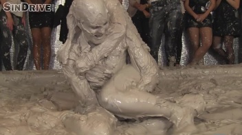 Muddy Wrestling: Sharka Blue vs. Tanya Screencap 62 on www.sinx.com