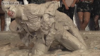 Muddy Wrestling: Sharka Blue vs. Tanya Screencap 65 on www.sinx.com