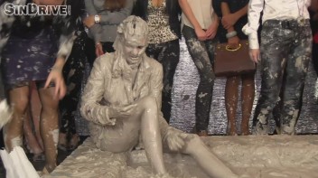 Muddy Wrestling: Sharka Blue vs. Tanya Screencap 20 on www.sinx.com