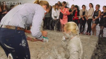 Muddy Wrestling: Sharka Blue vs. Tanya Screencap 22 on www.sinx.com