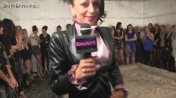 Muddy Wrestling: Sharka Blue vs. Tanya Screencap 27 on www.sinx.com