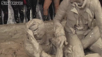 Muddy Wrestling: Sharka Blue vs. Tanya Screencap 33 on www.sinx.com