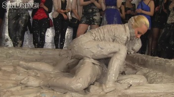 Muddy Wrestling: Sharka Blue vs. Tanya Screencap 41 on www.sinx.com