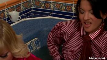 Lady Love In The Tub Screencap 95 on www.sinx.com