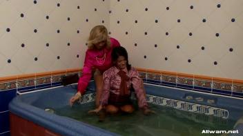 Lady Love In The Tub Screencap 52 on www.sinx.com