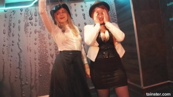 Amateur Cuties Shake It In The Shower! Screencap 3 on www.sinx.com