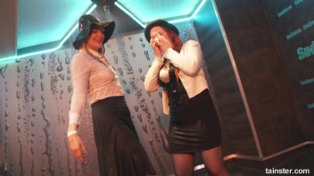 Amateur Cuties Shake It In The Shower! Screencap 6 on www.sinx.com