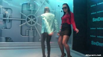Feelin' That Fully Clothed Shower Show! Screencap 2 on www.sinx.com