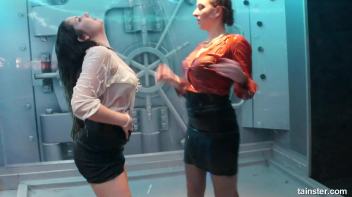 Soaking wet babes shaking their booties Screencap 38 on www.sinx.com