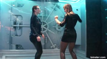 Soaking wet babes shaking their booties Screencap 64 on www.sinx.com