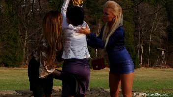 Fully Clothed Pussy In The Park Screencap 21 on www.sinx.com