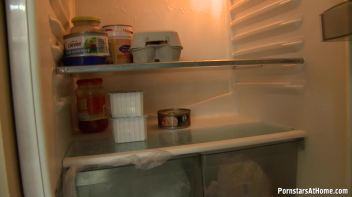 Hottie Wants That Blowjob Cash Screencap 5 on www.sinx.com