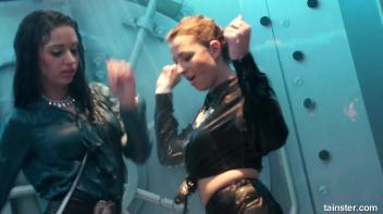 Sexy amateur chicks own the wet dancefloor Screencap 14 on www.sinx.com