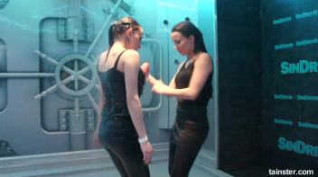 Sexy amateur chicks own the wet dancefloor Screencap 18 on www.sinx.com