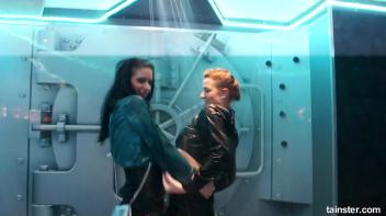 Sexy amateur chicks own the wet dancefloor Screencap 3 on www.sinx.com