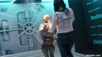 Sexy amateur chicks own the wet dancefloor Screencap 47 on www.sinx.com