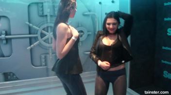 Sexy amateur chicks own the wet dancefloor Screencap 60 on www.sinx.com