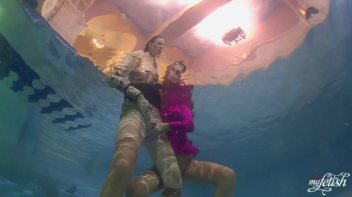 Lezzing Out In The Pool Screencap 54 on www.sinx.com