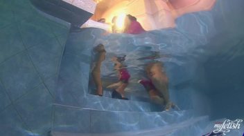 Lezzing Out In The Pool Screencap 59 on www.sinx.com