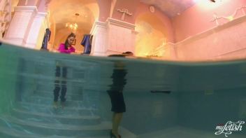 Lezzing Out In The Pool Screencap 6 on www.sinx.com