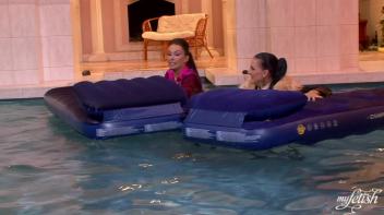 Lezzing Out In The Pool Screencap 16 on www.sinx.com