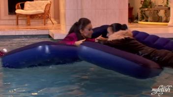 Lezzing Out In The Pool Screencap 17 on www.sinx.com