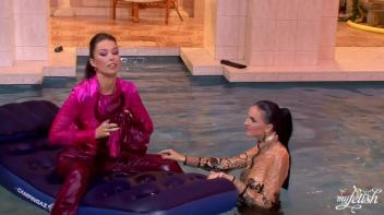 Lezzing Out In The Pool Screencap 27 on www.sinx.com