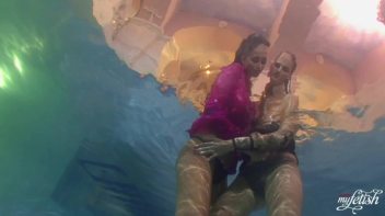 Lezzing Out In The Pool Screencap 36 on www.sinx.com