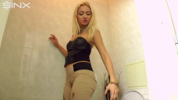 Pretty Blonde Pisser Screencap 42 on www.sinx.com