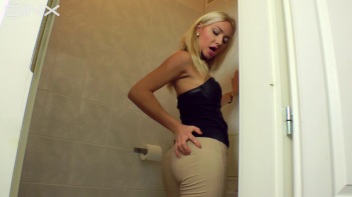 Pretty Blonde Pisser Screencap 8 on www.sinx.com
