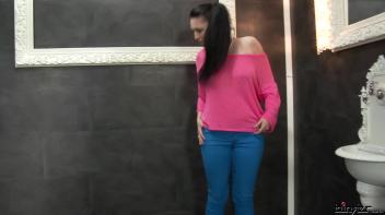 The Slimy Selfie Screencap 4 on www.sinx.com